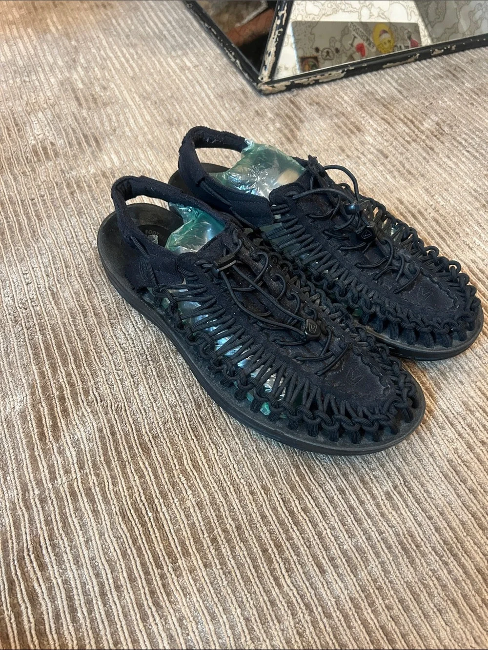 Keen Men's uneek Black rope Sandals Outdoors Camping size 11.5